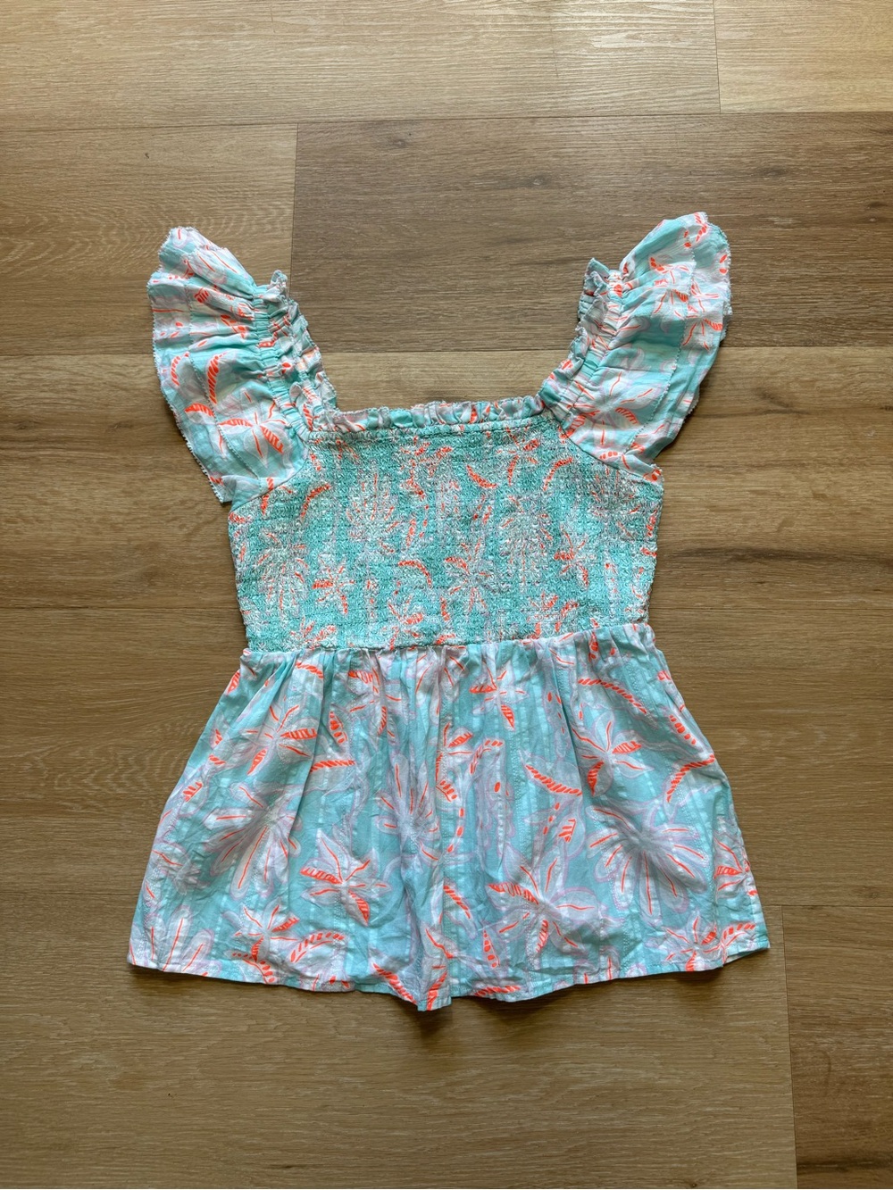 Vineyard Vines Light Blue Crop Top with Coral Floral Smocking - Picture 4 of 10